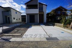 3台まで並列駐車できるので、急な来客時やお子様が成人して車を所有するようになっても安心です。