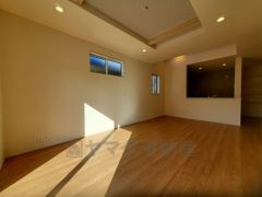 折り上げ天井により空間に奥ゆき生まれ、部屋がより広く見えます。