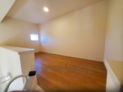 開放感のあるロフト付き。収納や趣味のスペースなど多彩に使える空間です＾＾