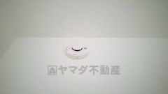 火災発生をいち早く知らせてくれる火災報知器は標準装備です。
