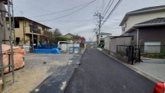 現地（2025年11月4日）撮影。住人以外の車の進入も少なく、小さなお子様を持つご家庭にも安心です。