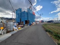 現地（2025年12月22日）撮影。大型車の通行が少なく、騒音や振動が少ないので静かで快適な生活を送れます。