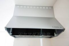 お手入れが簡単なスリム型レンジフードです。調理により発生する油煙や臭いを吸い込み、屋外へ排気してくれます。