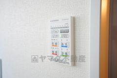 雨の日の洗濯も安心できる浴室暖房乾燥機付き浴室。リモコンで操作もボタン1つで簡単。