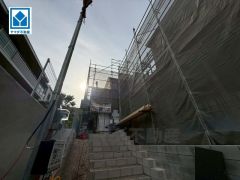 現地（2025年10月30日）撮影。若宮小学校まで徒歩2分と近く、お子様も無理なく通えます。快適でゆとりのある生活空間で新生活を始めましょう^^