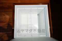 キッチンにある床下収納は、居住スペースを減らさずに買い置きの調味料や非常食などを保管することができます。