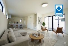 家具はイメージです。家族が集まる開放的なリビング。思い思いの時間を過ごしたり食事をしたり、素敵な団らんの場になりますね。