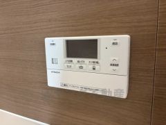 湯量・湯温の設定、そして保温までワンタッチのフルオートバス。便利な追い炊き機能付きです。