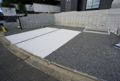 駐車スペースはゆとりある2台分を確保。マイカー用に、お客さま用に、余裕を持ってご利用いただけます。