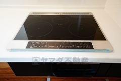 同仕様写真。IHクッキングヒーターは火を使わないため、火災の発生リスクを抑えることが出来ます。汚れてもサッとふけてお掃除らくらく＾＾