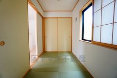 同仕様写真。ＬＤＫに隣接する和室です。様々な使用用途で活躍しそうです。