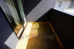 陽当たりの良いバルコニーです。お洗濯やお布団干しはもちろん、日光浴スペースにも。