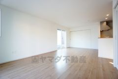 断熱性能の窓ガラスを採用。省エネ、光熱費カットにも貢献します。夏は涼しく、冬は暖かく快適に過ごせますよ＾＾