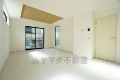 リビングは広々とした設計で、家族が集い、寛ぐ暮らしの空間を演出しています。