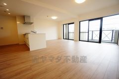 温かみのある雰囲気と、キッチンでの作業性を兼ね備え、家族の笑顔あふれる団らんのひと時をお過ごしいただける設計になっています。