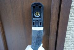 かざすだけで開閉できる、タッチキー採用の玄関。お買い物帰りで、両手がふさがってきても簡単に中に入れます＾＾