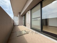 広々としたバルコニー。 天気のいい日にはお布団もまとめて干せそうですね＾＾