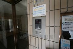 オートロック設備付きです。