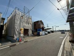 現地（2026年3月26日）撮影。大きな車でも駐車しやすいため、車のサイズを気にせず好きな車に乗れます。駐車スペースも2台確保、来客時にも便利。