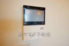 防犯性、セキュリティ対策に安心できるテレビモニター付きインターフォンです。セールスマン対策にもなり安心できます。
