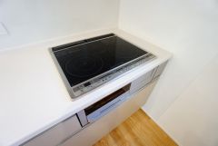 IHクッキングヒーターは火を使わないため、火災の発生リスクを抑えることが出来ます。汚れてもサッとふけてお掃除らくらく＾＾