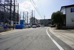 現地（2025年4月21日）撮影。 車の通り抜けができないので、小さな子供も安心して遊ばせることができます。