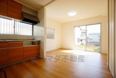 リビング階段になっているので、お顔を合わす回数が増え、ぐっと家族の距離が縮まります。