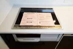 同仕様写真。お手入れのしやすいIHクッキングヒーターです。3口コンロなので、効率よくお料理が楽しめます。毎日のお料理も楽しくなりますね＾＾