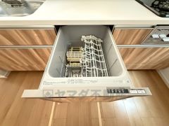 炊事時間を大幅に短縮できる食器洗浄乾燥機付き＾＾食器を洗う手間が減るので家族とのコミュニケーションの時間や自分の時間が増えますね。