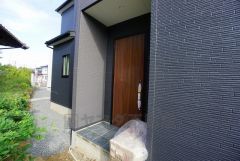 家の顔となる玄関扉がかっこいいと、たくさんの人を招き入れたくなりますね＾＾
