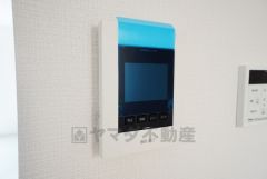 防犯性、セキュリティ対策に安心できるテレビモニター付きインターフォンです。セールスマン対策にもなり安心できます。