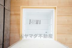 キッチンにある床下収納は、居住スペースを減らさずに買い置きの調味料や非常食などを保管することができます。