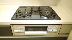 複数の調理を一度に行うことができる3口コンロ。効率よくお料理が出来ます。毎日のお料理も楽しくなりますね＾＾