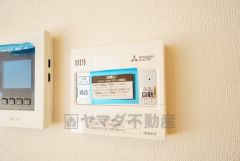 キッチン横からボタンひとつで操作が楽々。