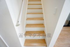 リビング内に階段があれば、転倒する可能性のある子どもやお年寄りの階段の上り下りを見守ることができ、子育てや介護がしやすくなりますね。