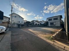 住人以外の車の進入も少なく、小さなお子様を持つご家庭にも安心です。