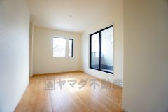 ご夫婦お二人のプライベートシーンを演出する寝室は、大容量のウォークインクローゼット付き。