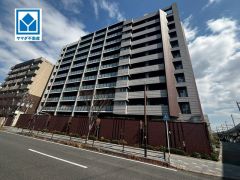 最上階。80㎡以上のルーフバルコニーが付いたプレミアム住戸＾＾家中どこでも安心して使える「オール浄水システム」採用。