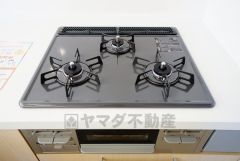複数の調理を一度に行うことができる3口コンロ。効率よくお料理が出来ます。毎日のお料理も楽しくなりますね＾＾