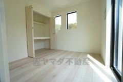 あると嬉しい1階の一部屋。お子様のお昼寝スペースや客間、お友達やご親戚のお泊り部屋としても使えます。