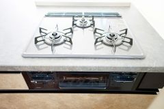 複数の調理を一度に行うことができる3口コンロ。効率よくお料理が出来ます。毎日のお料理も楽しくなりますね＾＾