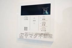 キッチン横からボタンひとつで操作が楽々。