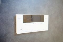 湯量・湯温の設定、そして保温までワンタッチのフルオートバス。便利な追い炊き機能付きです。