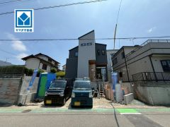 香住丘小学校徒歩7分。JR九産大前徒歩8分。一戸建ての多いエリア。落ち着いた雰囲気で快適な生活を送れます。