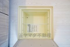 キッチンにある床下収納は、居住スペースを減らさずに買い置きの調味料や非常食などを保管することができます。