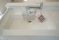 広々とした凸型シンクに洗剤ポケットを標準装備。大きなお鍋など洗いやすいです。