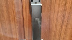 お子様を抱っこしながら簡単に開けられるのが便利なスマートキー。