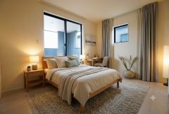 家具はイメージです。主寝室としてお使いいただけそうなこちらのお部屋は、日当たりが良く、爽やかな風を感じて起きる朝は、快適生活の始まりに。