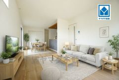 家具はイメージです。リビングは広々とした設計で、家族が集い、寛ぐ暮らしの空間を演出しています。思い思いの時間を過ごしたり、家族みんなで食事をしたり、素敵な団らんの場になりますね。