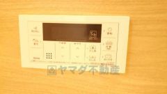 湯量・湯温の設定、そして保温までワンタッチのフルオートバス。便利な追い炊き機能付きです。